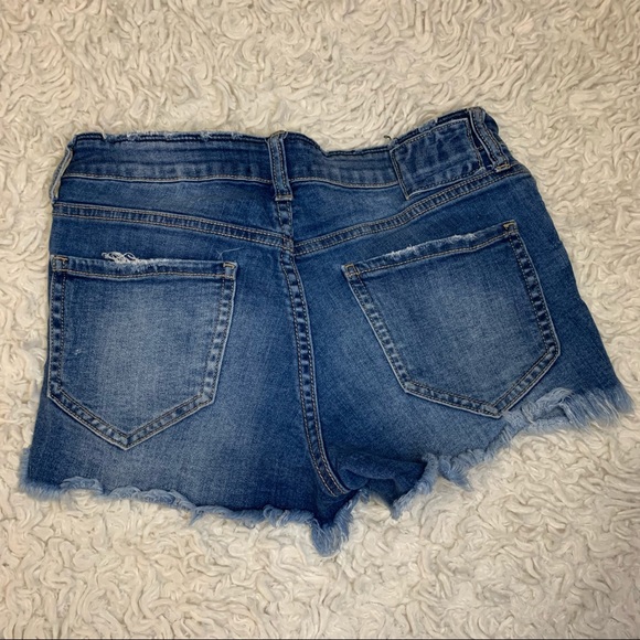 Vervet Mid-rise Frayed Distressed Jean Shorts - Picture 3 of 3